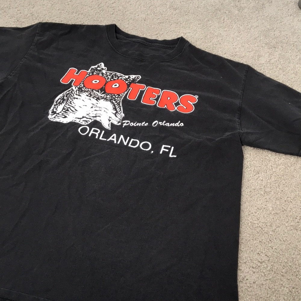Hooters T-shirt